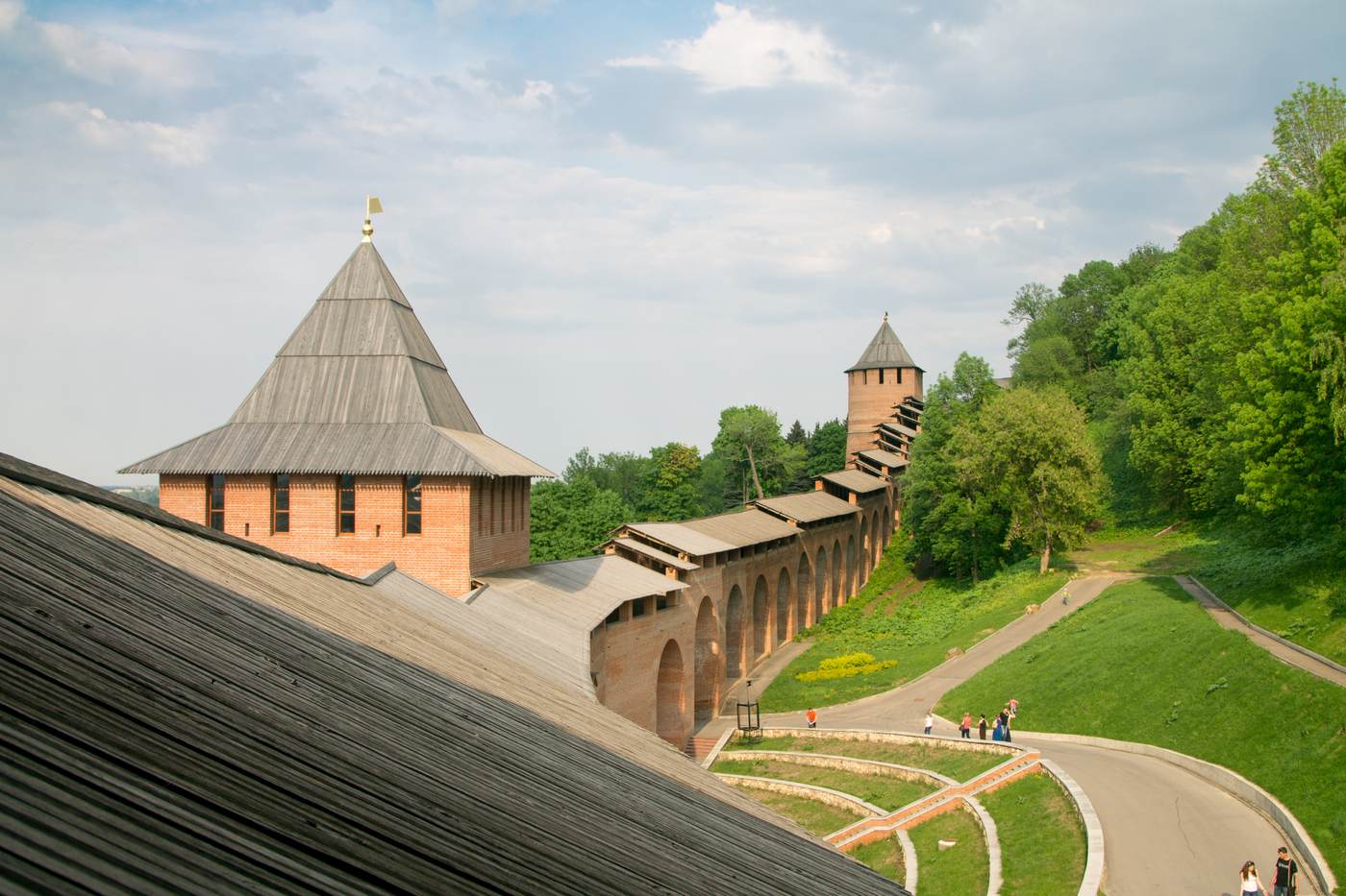 стены и башня кремля в Нижнем Новгороде