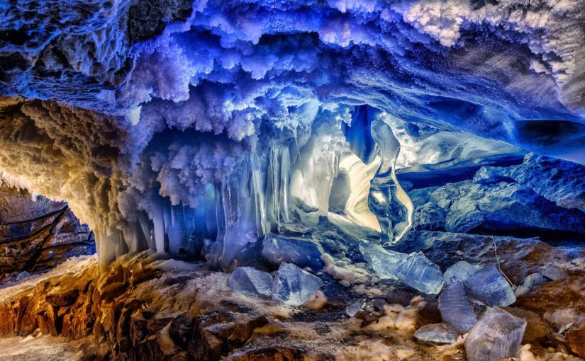 Ледяные скульптуры в Кунгурской пещере. Пермь